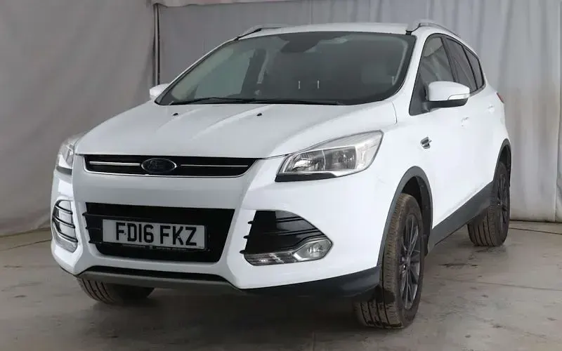 Usado Ford Kuga Titanium 179 HP (131 kW) 2016 Branco SUV