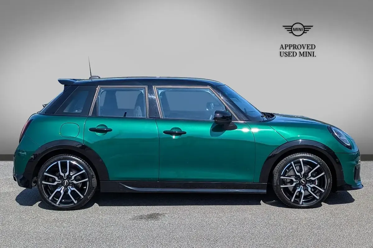 Used Mini Cooper Level 1 113 kW (154 HP) 2026 Green Hatchback