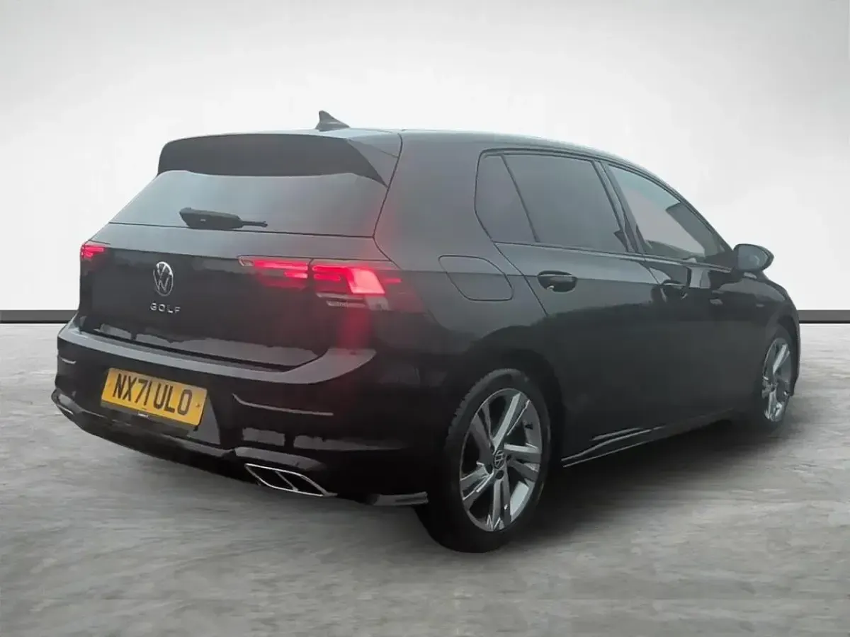 Second-hand VW Golf VIII R-line 148 CP (108 kW) 2021 Negru Hatchback