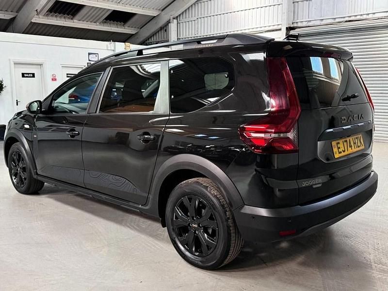 Used Dacia Jogger Extreme 140 HP (102 kW) 2024 Black MPV