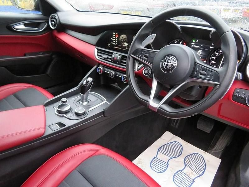 Used Alfa Romeo Giulia Saloon Super 200 HP (147 kW) 2017 Black Sedan