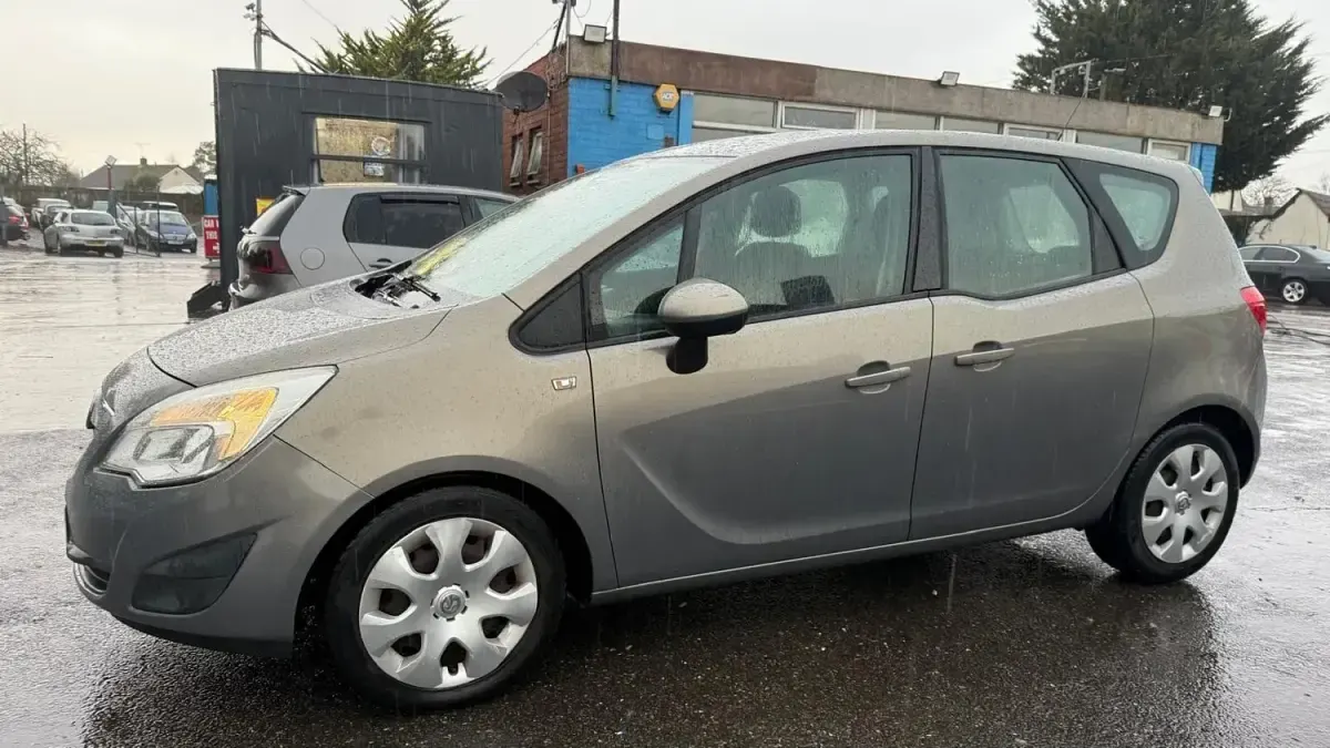 Używany Vauxhall Meriva 110 KM (80 kW) 2013 Brązowy Minivan