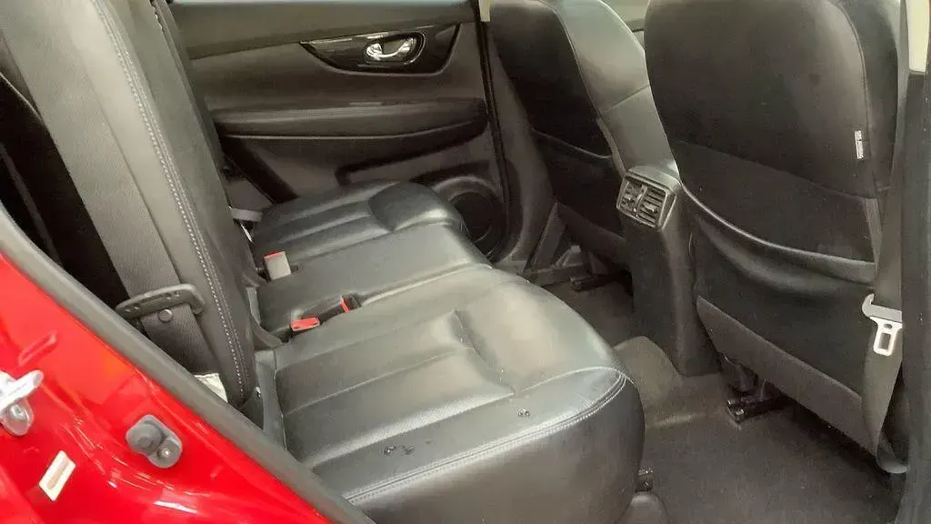 Used Nissan X-Trail Tekna 130 HP (95 kW) 2018 Red SUV
