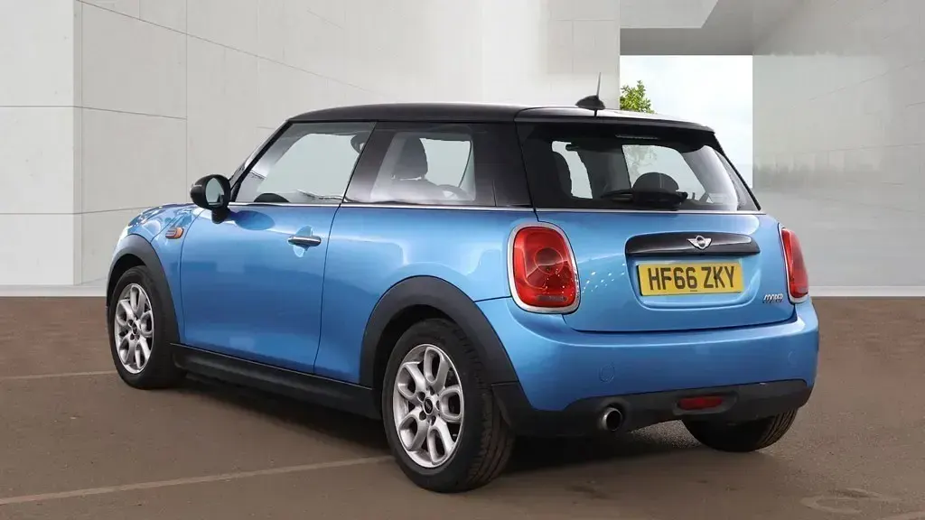 Begagnad Mini Cooper Hatch 2016 Blå Halvkombi