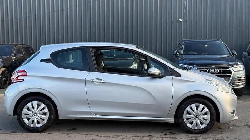 Used Peugeot 208 Access 2014 Silver Hatchback