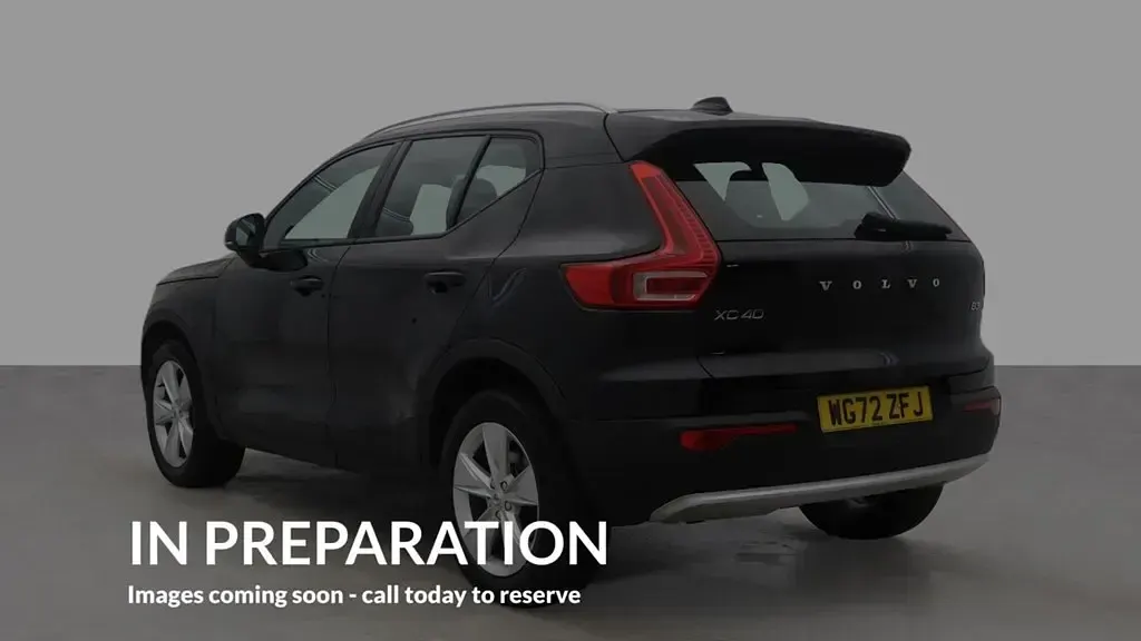 Begagnad Volvo XC40 Core 163 HK (119 kW) 2022 Svart SUV