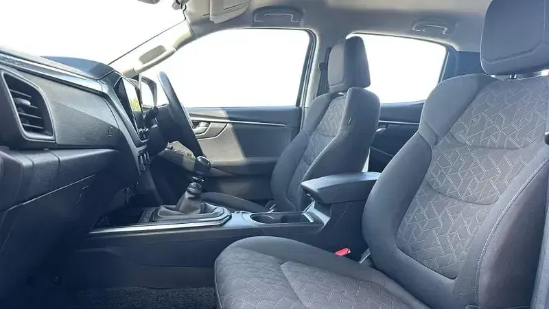 Used Isuzu D-Max 2025 Silver Pickup