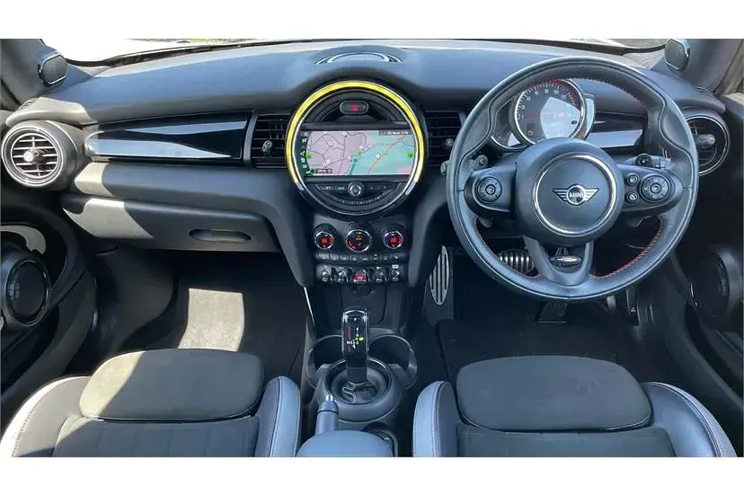 Begagnad Mini John Cooper Works Comfort 231 HK (169 kW) 2019 Svart Halvkombi