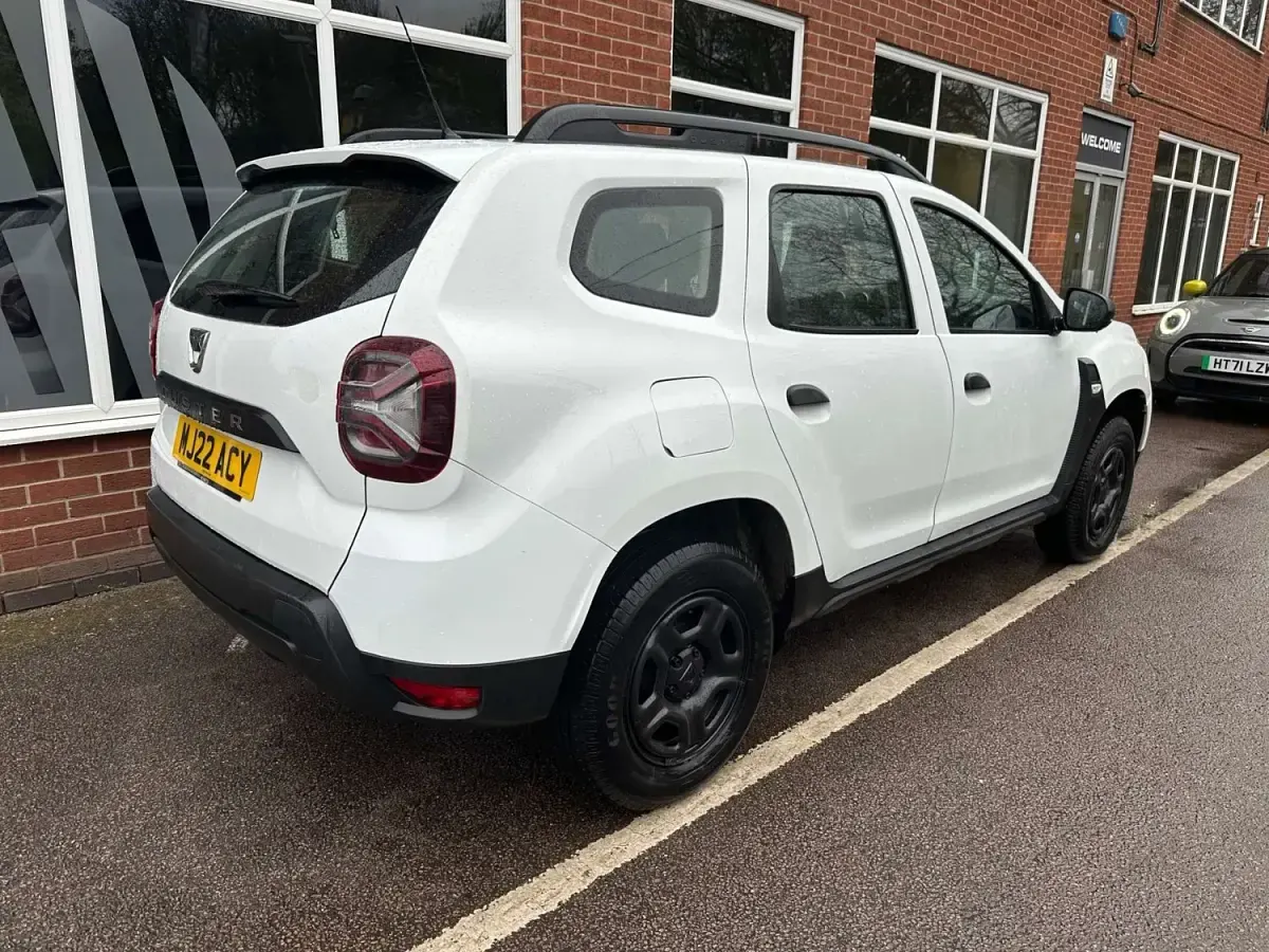 Second-hand Dacia Duster Essentiel 90 CP (66 kW) 2022 Alb SUV
