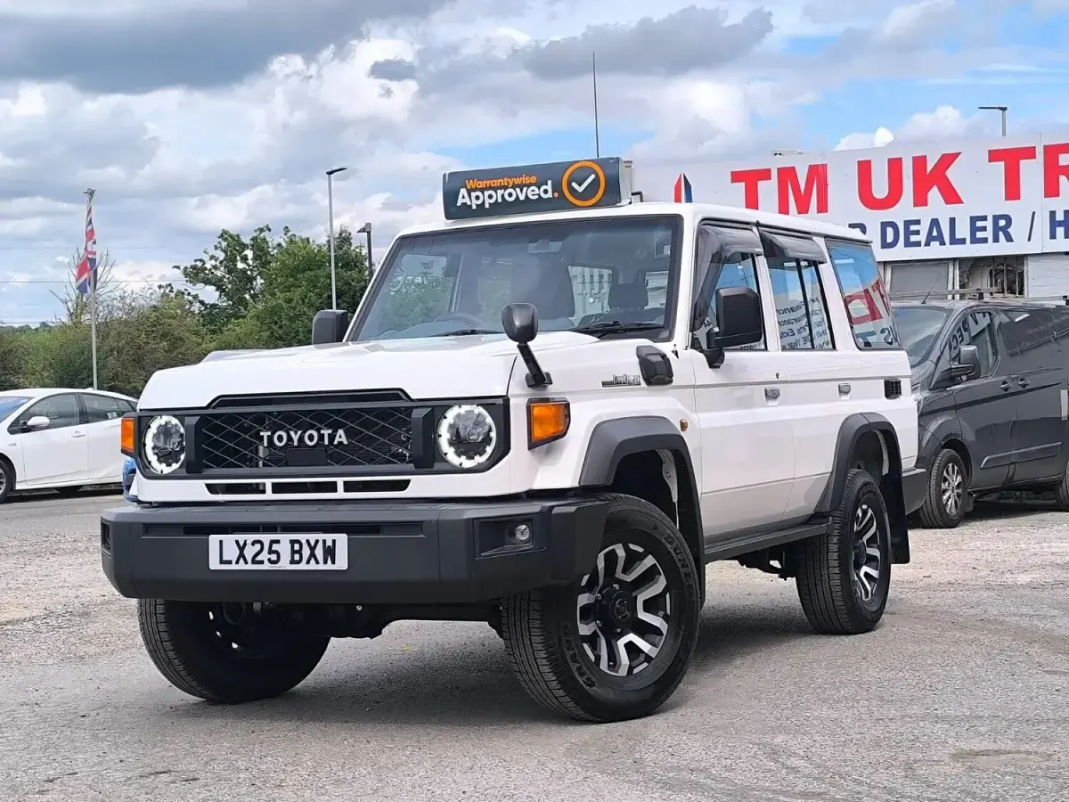 New Toyota Land Cruiser 204 HP (150 kW) 2025 White SUV