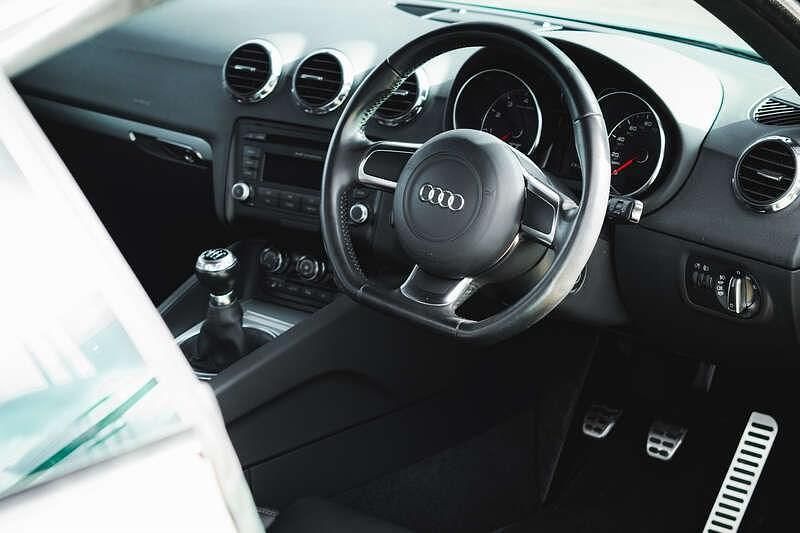 Used Audi TT 197 HP (144 kW) 2010 Beige Coupe