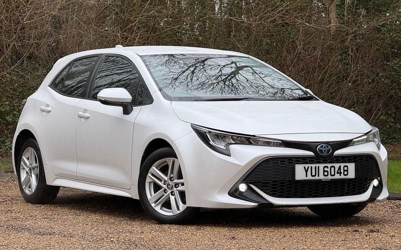 Used Toyota Corolla 122 HP (89 kW) 2022 White Hatchback