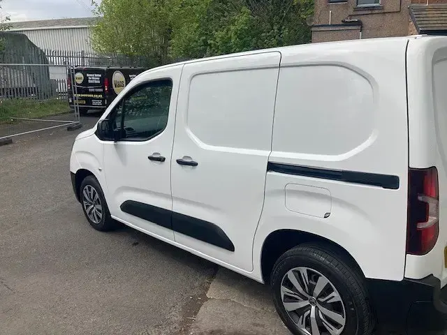 Begagnad Vauxhall Combo 100 HK (73 kW) 2021 Vit Minibuss