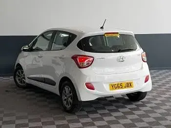 Used Hyundai i10 Premium 87 HP (63 kW) 2015 White Hatchback