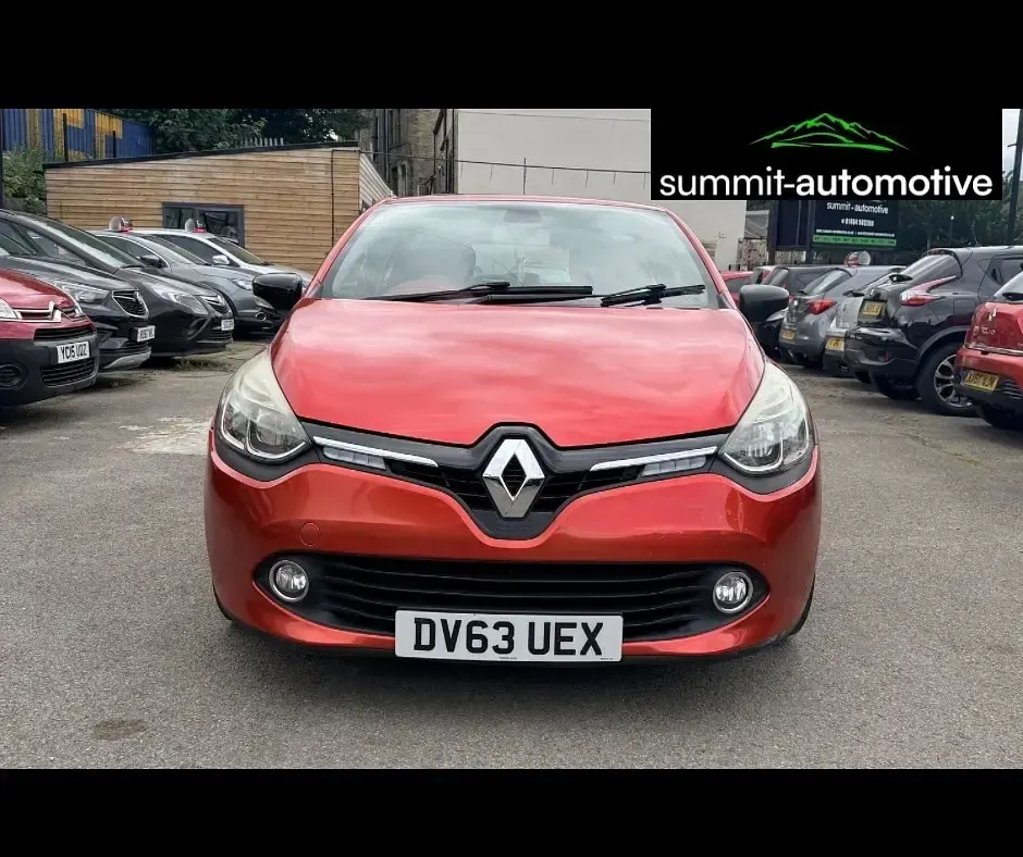 Used Renault Clio Dynamique 90 HP (66 kW) 2013 Red Hatchback
