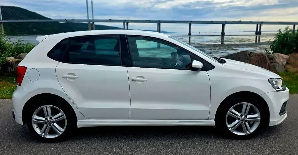 Used VW Polo R-line 105 HP (77 kW) 2013 White Hatchback