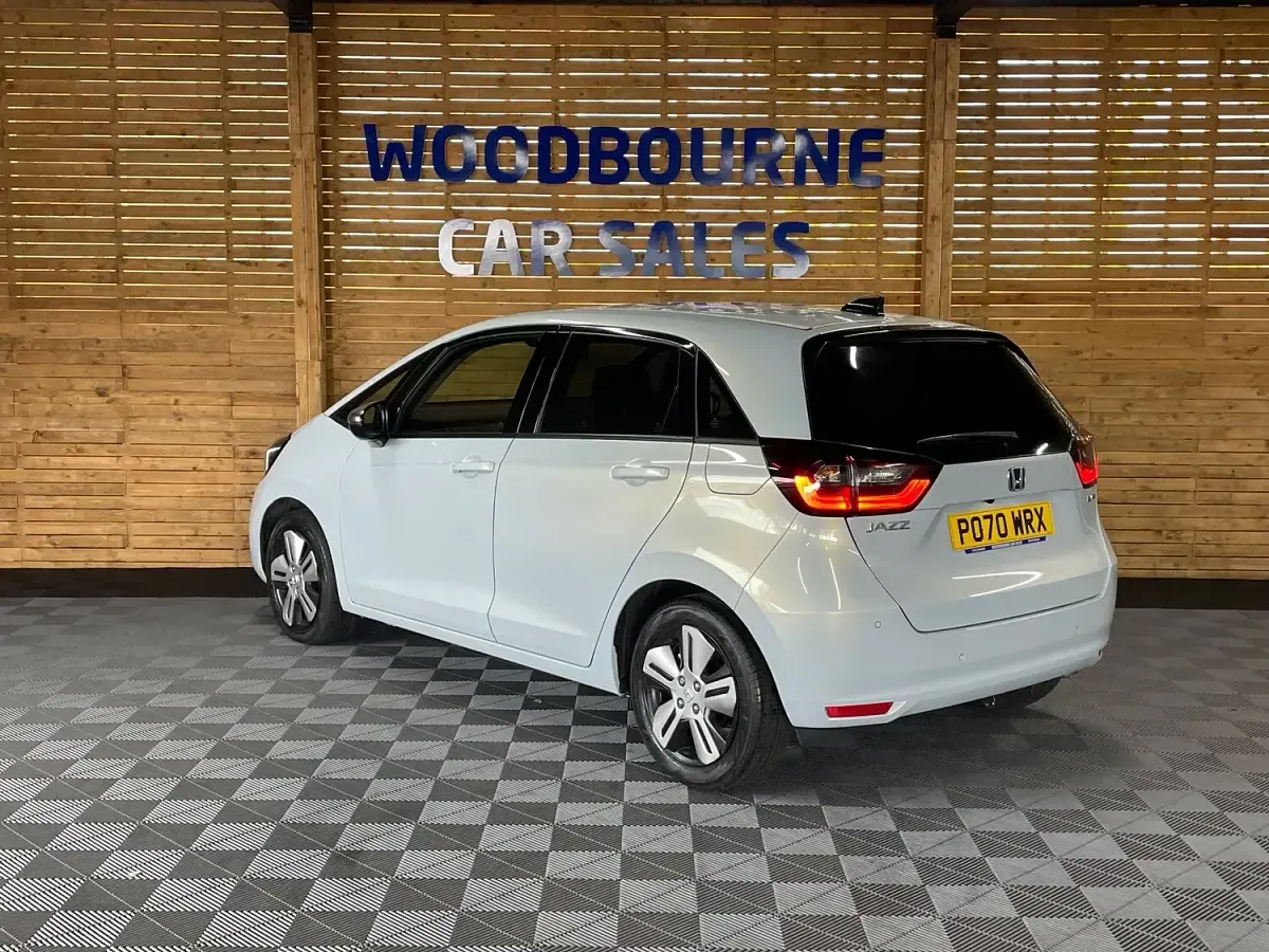 Used Honda Jazz Hybrid 109 HP (80 kW) 2020 White Hatchback