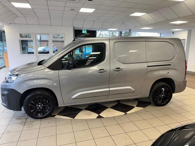 Used Citroën Berlingo 100 HP (73 kW) 2023 Grey MPV