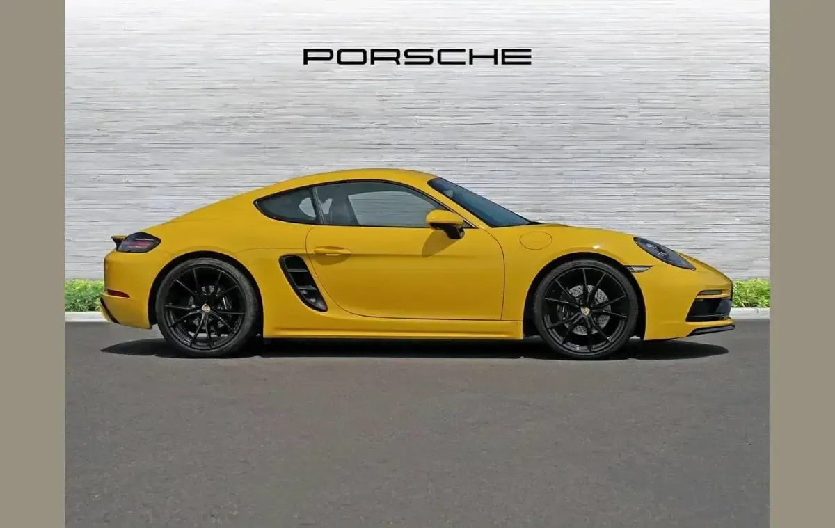 Used Porsche Cayman 296 HP (217 kW) 2025 Yellow Coupe