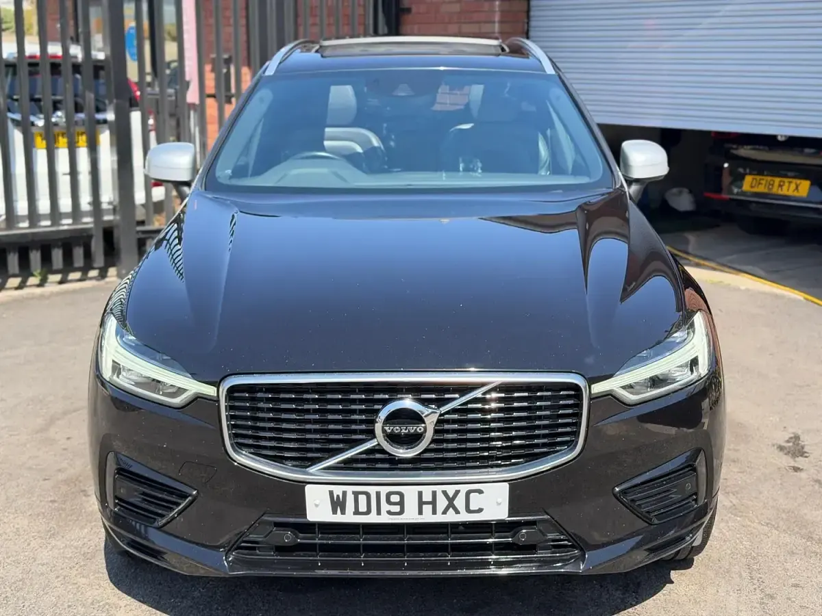 Used Volvo XC60 R-Design 384 HP (282 kW) 2019 Black SUV