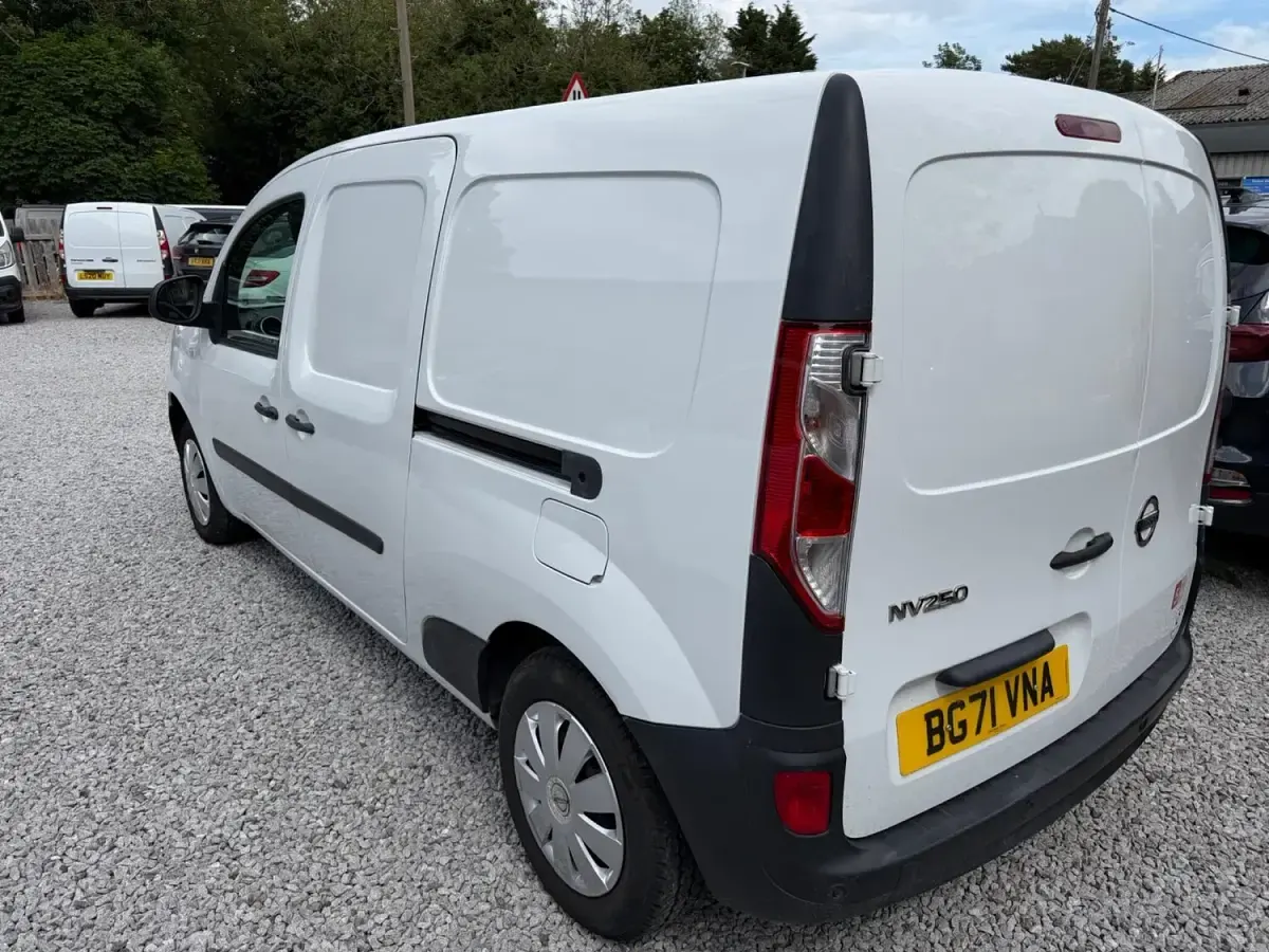 Used Nissan NV250 Acenta 95 HP (69 kW) 2021 White Van