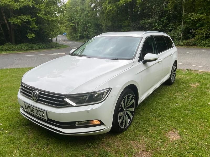 Used VW Passat Business 120 HP (88 kW) 2016 White Estate