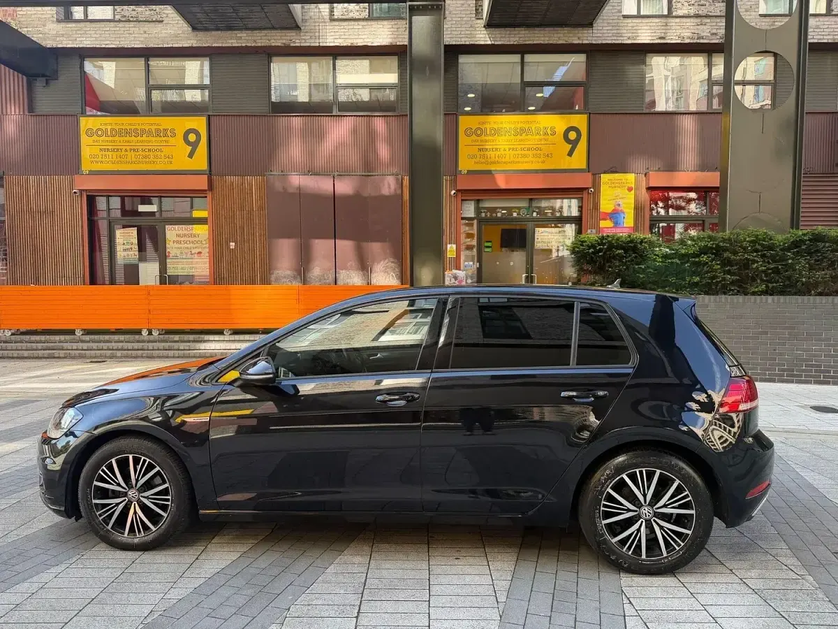 Used VW Golf VII SE 130 HP (95 kW) 2018 Black Hatchback