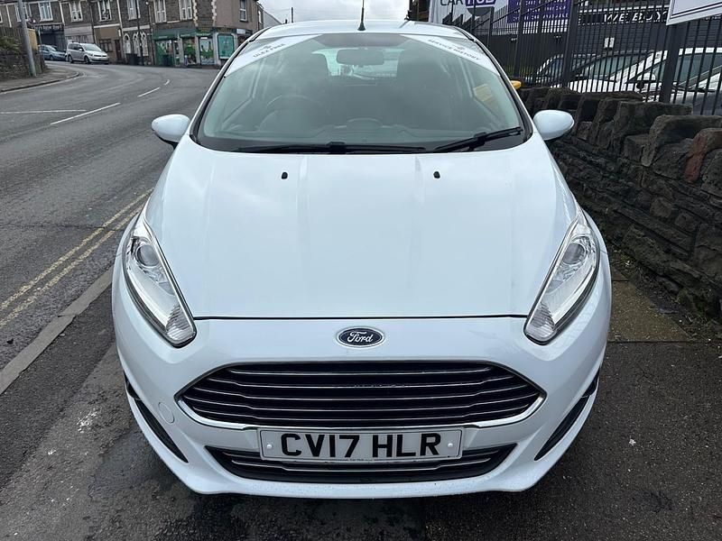 Used Ford Fiesta Zetec 82 HP (60 kW) 2017 White Hatchback