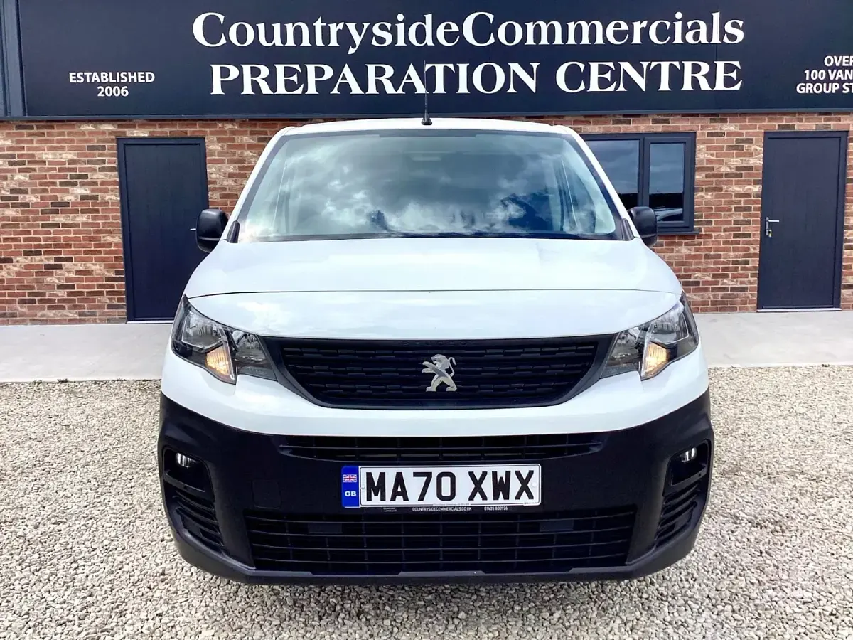 Begagnad Peugeot Partner 100 HK (73 kW) 2021 Vit Minibuss