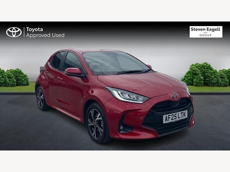 Used Toyota Yaris Hybrid Design 116 HP (85 kW) 2025 Red Hatchback