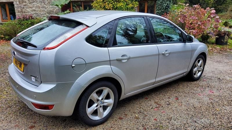 Silver Used 2010 Ford Focus Zetec Hatchback | £4,795 - Image 1/4