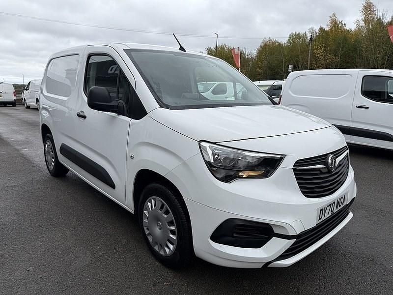 Used Vauxhall Combo Sportive 100 HP (73 kW) 2020 White Van