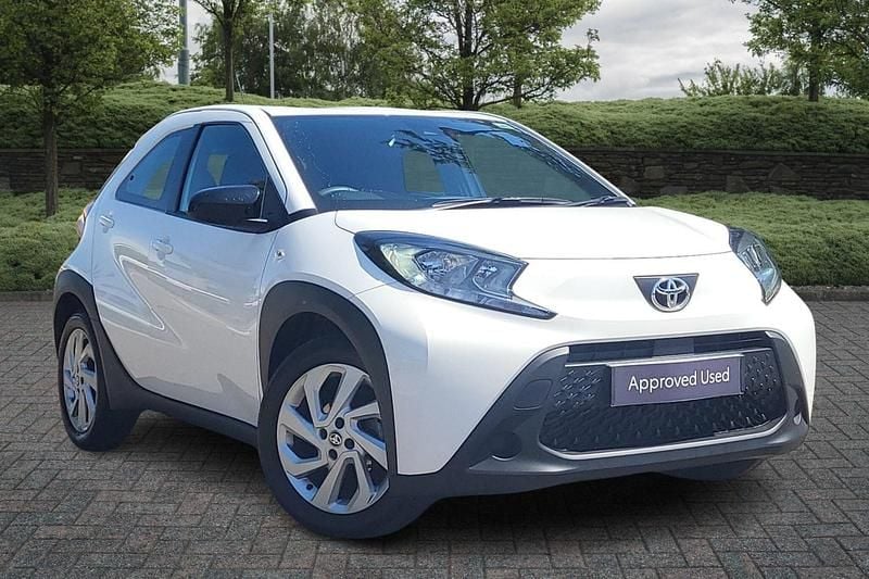 New 2025 Toyota Aygo PURE Hatchback | £14,985 (Good price) - Image 1/4