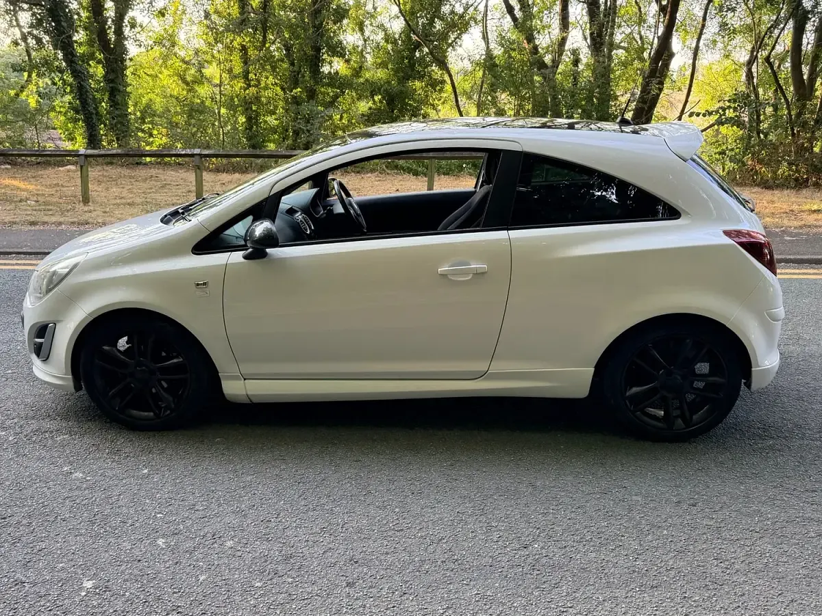Used Vauxhall Corsa Edition 2013 White Hatchback
