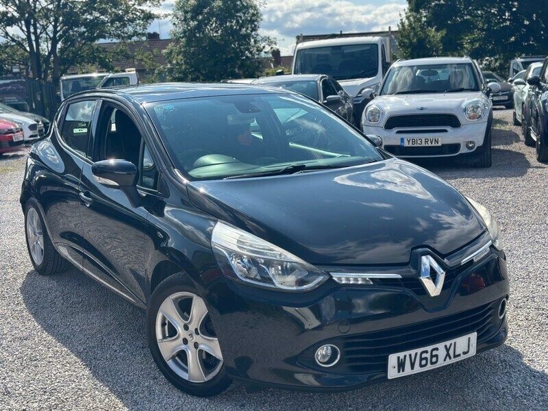 Black Used 2016 Renault Clio IV Dynamique Hatchback | £2,995 (Fair price) - Image 1/4