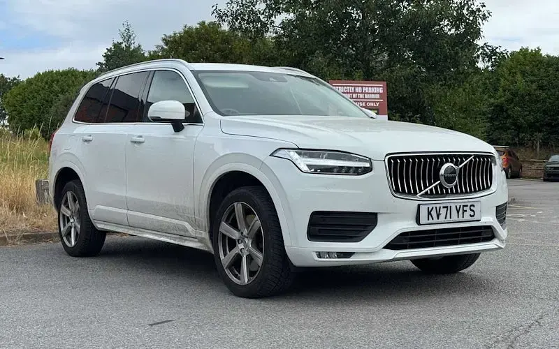 Used Volvo XC90 Momentum 235 HP (172 kW) 2021 SUV