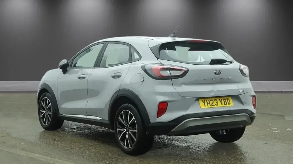 Begagnad Ford Puma Titanium 2023 Grå SUV