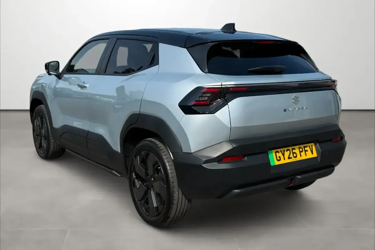 New Suzuki Vitara 2026 Splendid silver/black roof SUV