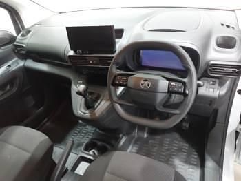 Used Vauxhall Combo 100 HP (73 kW) 2024 White Van