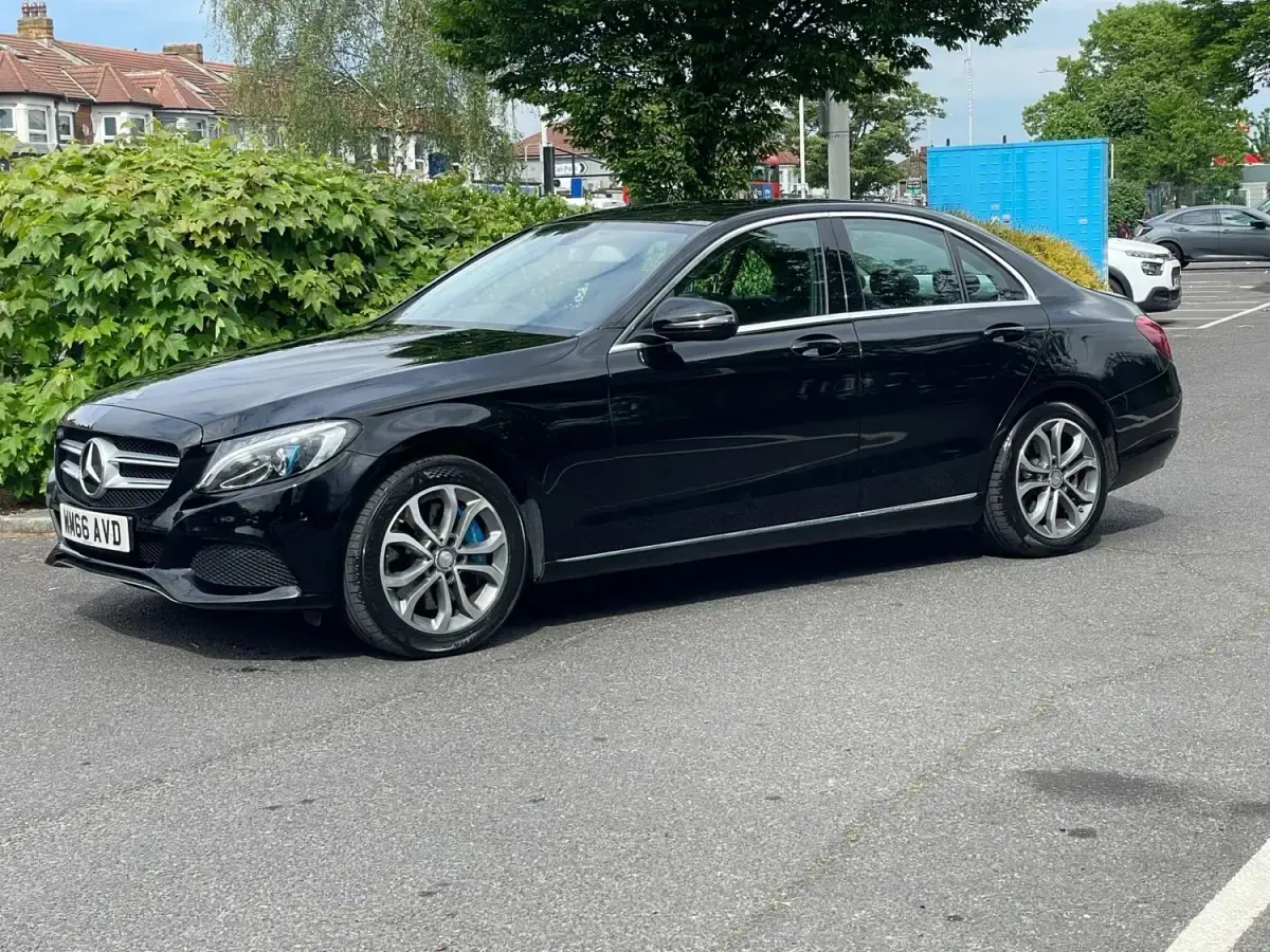 Usado Mercedes C350e 2017 Preto Sedan