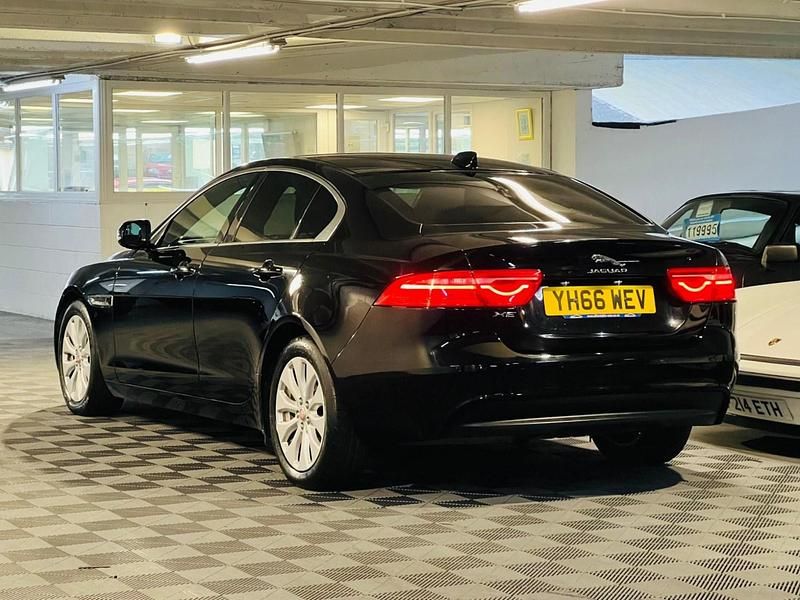 Gebraucht Jaguar XE Prestige 161 PS (118 kW) 2016 Schwarz Limousine