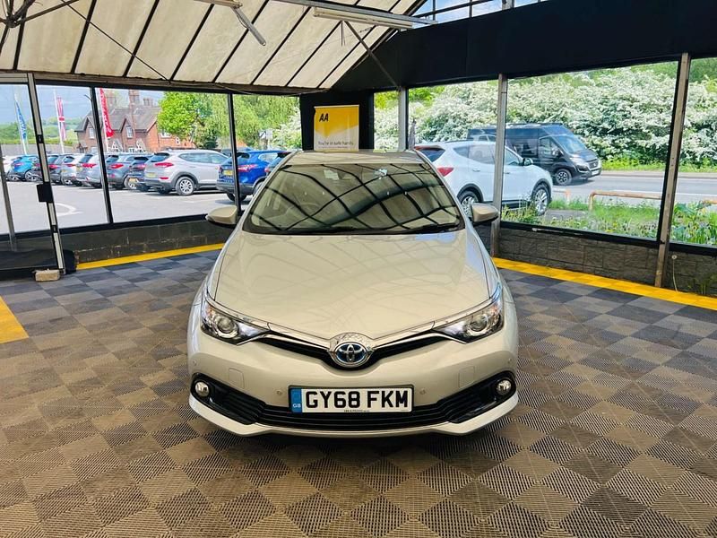 Silver Used 2018 Toyota Auris Hybrid Hatchback | £12,495 (Fair price) - Image 1/3