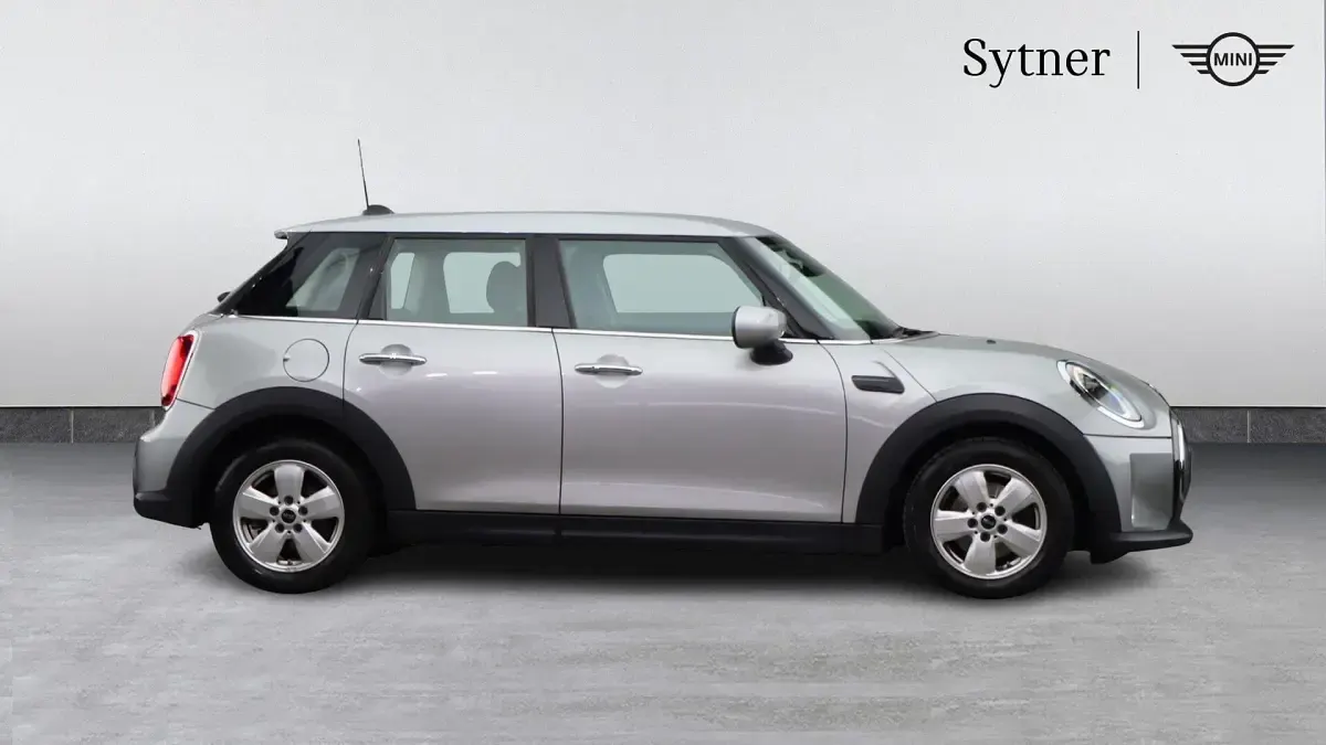 Used Mini Cooper Classic 134 HP (98 kW) 2022 Silver Hatchback