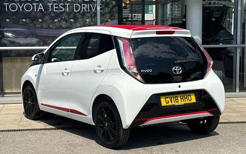 Used Toyota Aygo x-press 69 HP (50 kW) 2018 White Hatchback