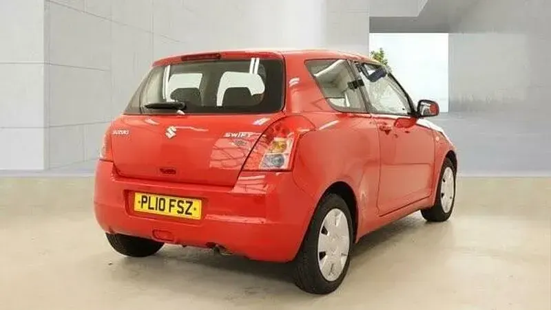 Used Suzuki Swift 92 HP (67 kW) 2010 Red Hatchback