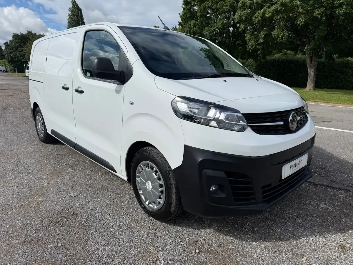 Used Vauxhall Vivaro 100 kW (136 HP) 2022 White MPV