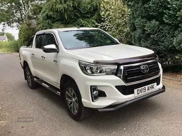 Used Toyota HiLux 150 HP (110 kW) 2019 White Pickup