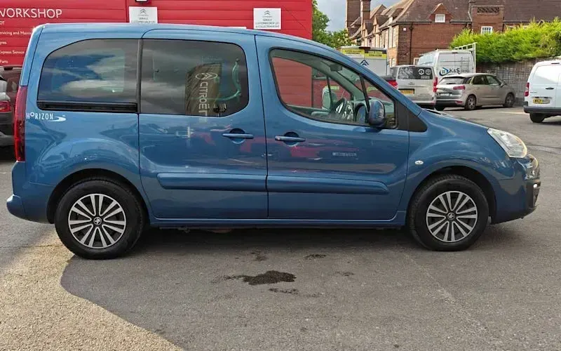 Used Peugeot TePee Allure 99 HP (72 kW) 2016 Estate