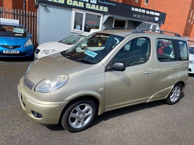 Beige Used 2004 Toyota Yaris Verso MPV | £2,995 - Image 1/4