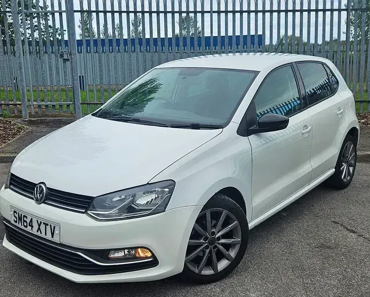 Used VW Polo Design 90 HP (66 kW) 2015 White Hatchback